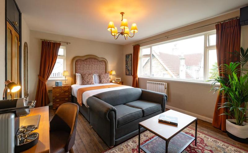The Bear Hotel Bath Exterior photo