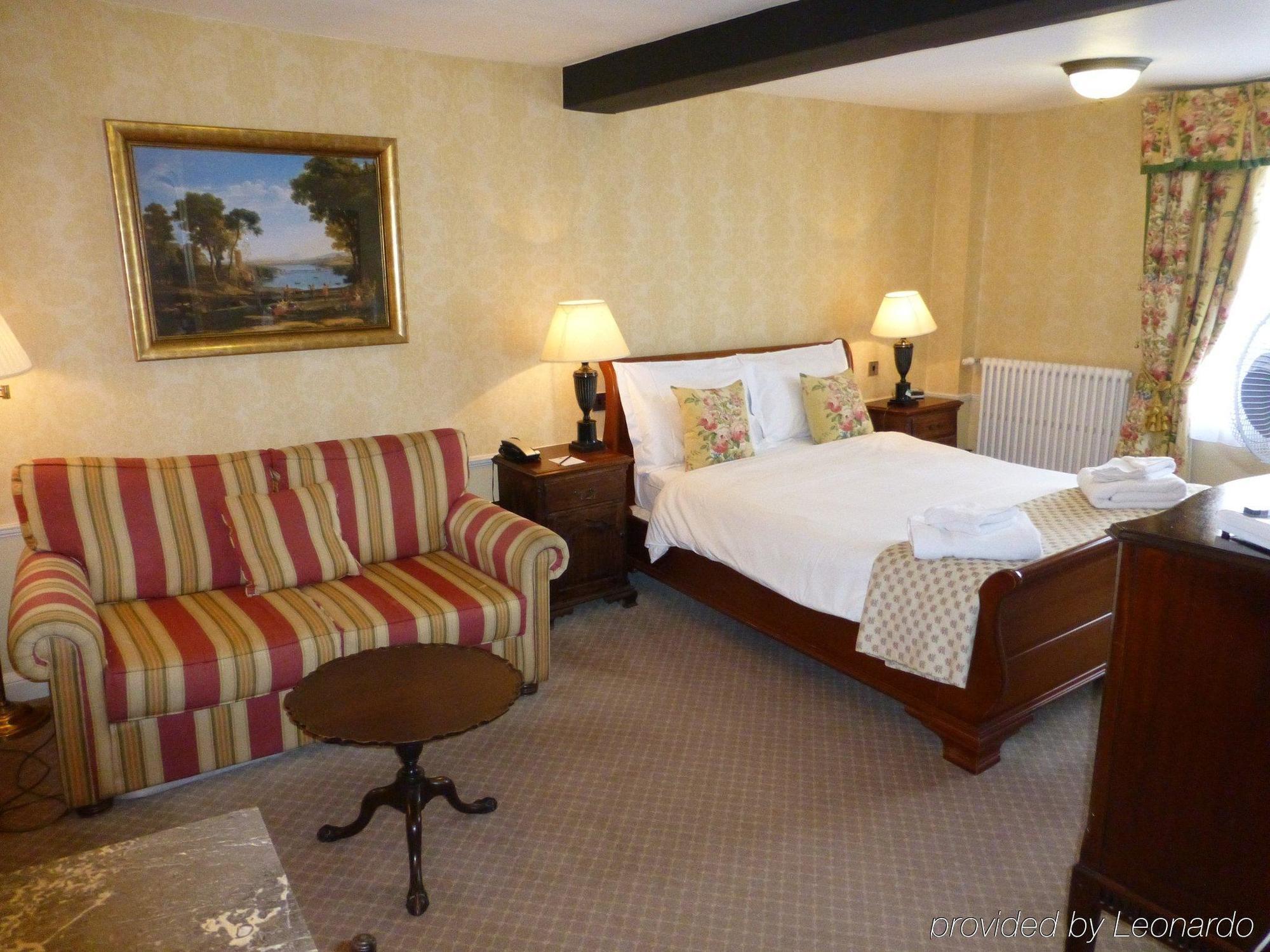 The Bear Hotel Bath Exterior photo