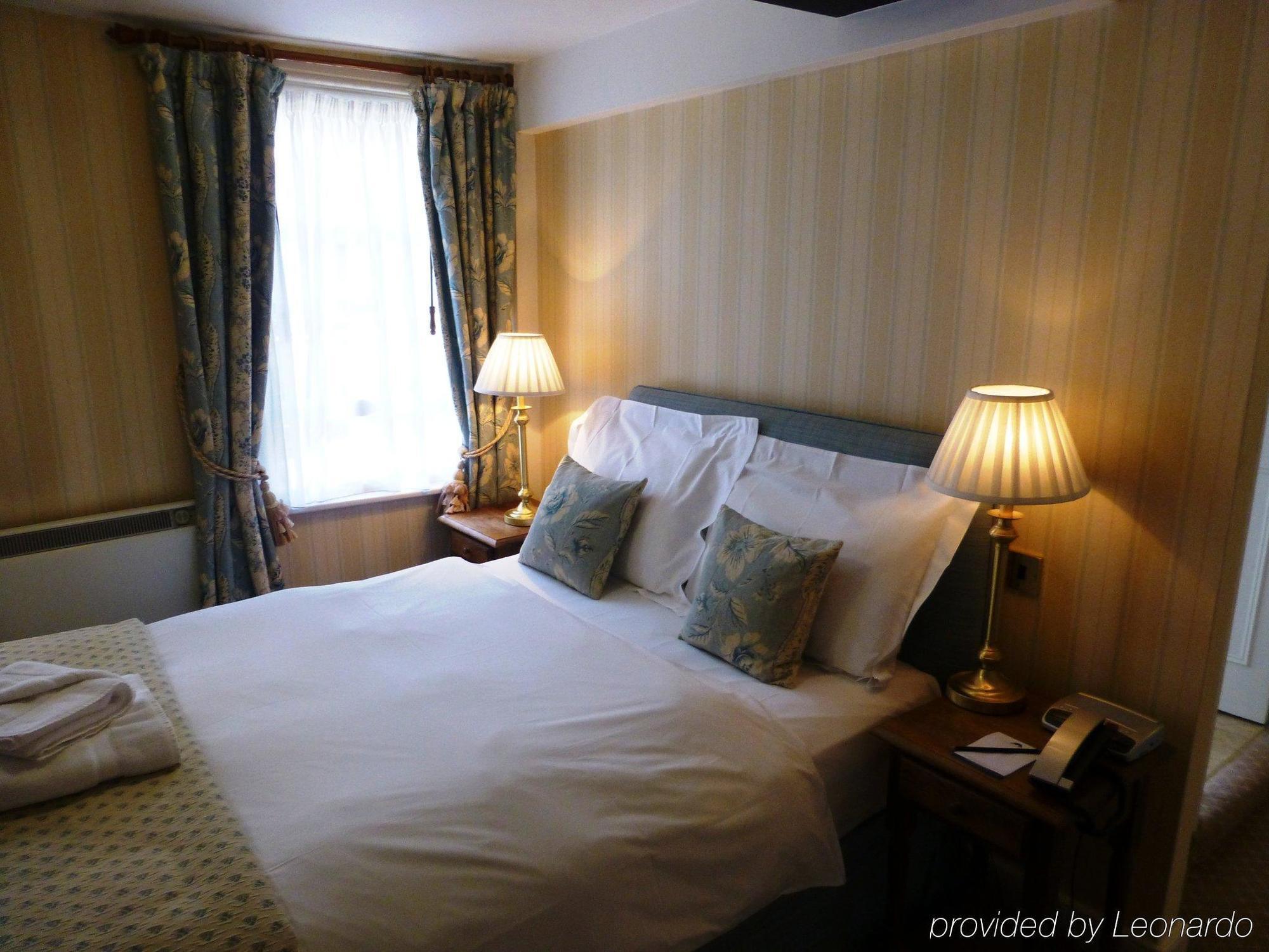 The Bear Hotel Bath Exterior photo