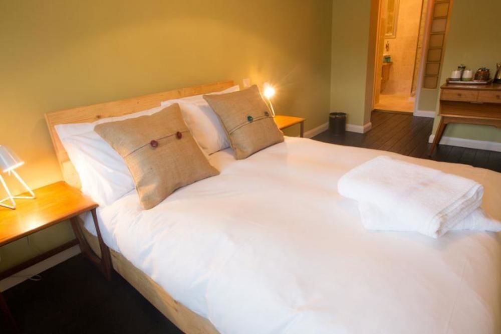 The Bear Hotel Bath Exterior photo